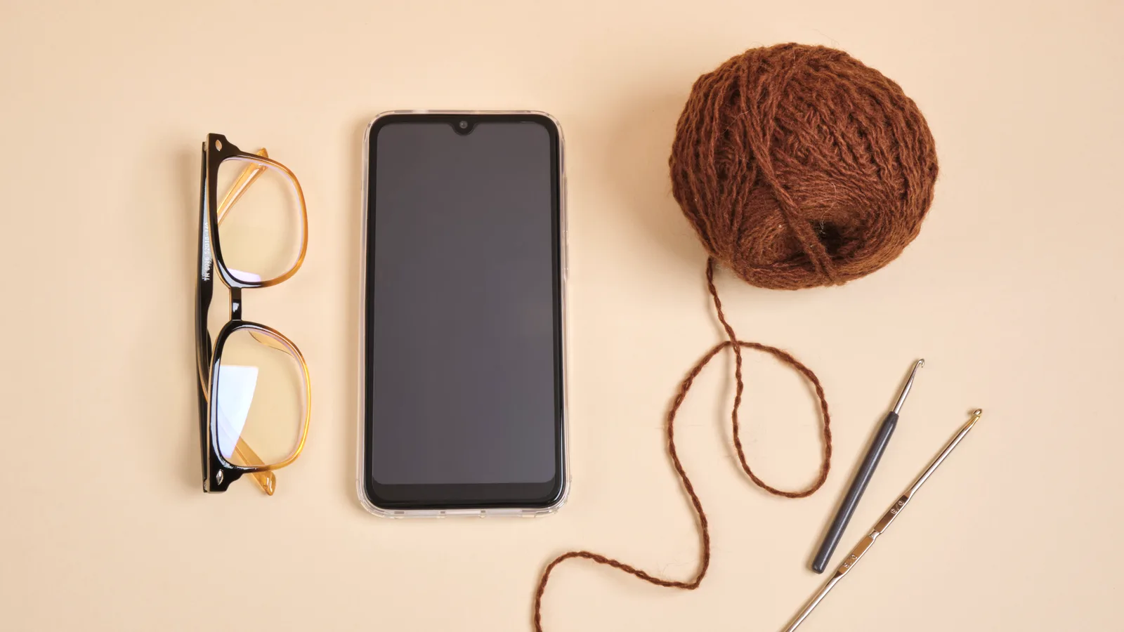 Six applications de comptage pour le tricot et le crochet côte à côte sur l'App Store, avec leurs avis et leurs captures