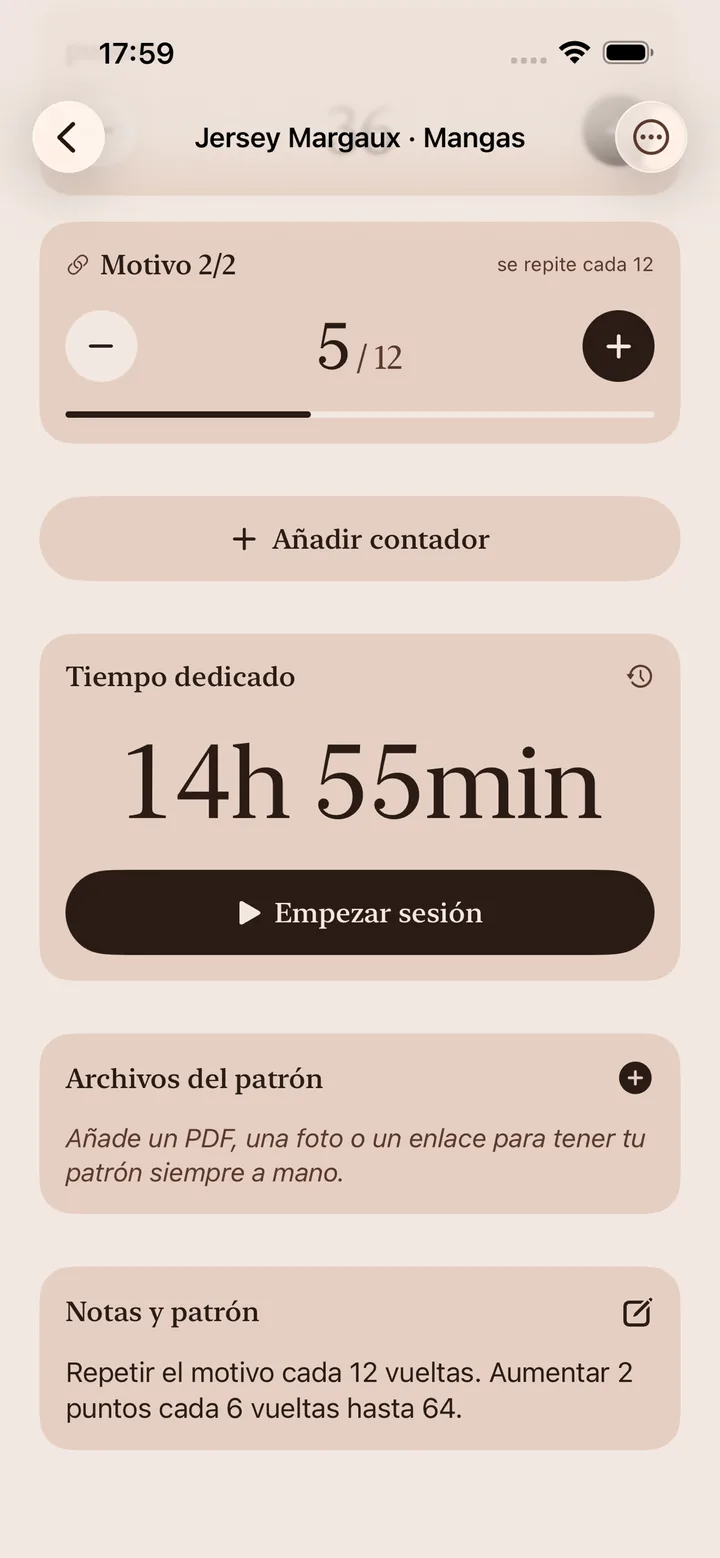 Pantalla de notas y patrón de un proyecto, con contador de motivos, una tarjeta de tiempo invertido con botón Iniciar sesión, y archivos de patrón.
