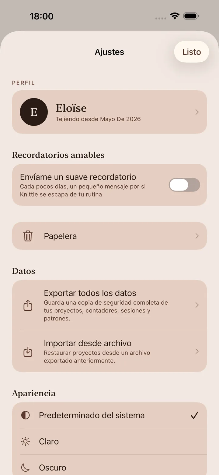 Pantalla de ajustes con tarjeta de perfil, interruptor de recordatorios amables, exportar e importar datos, y selector de apariencia clara u oscura.